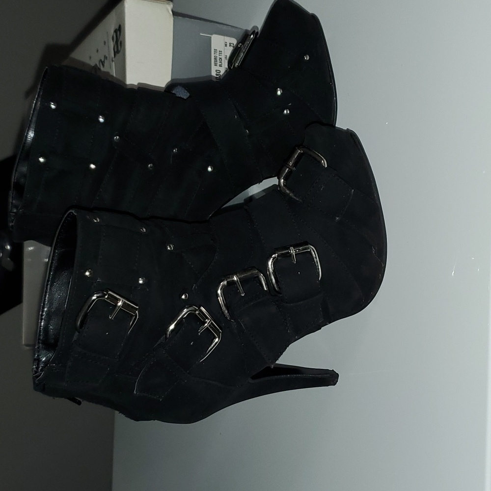 Andrea booties